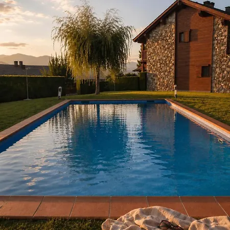 Chalet Casa Con Jardin Privado Y Piscina Junto A Llivia Estavar